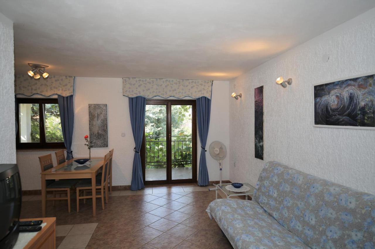 Apartments Coki Funtana Buitenkant foto