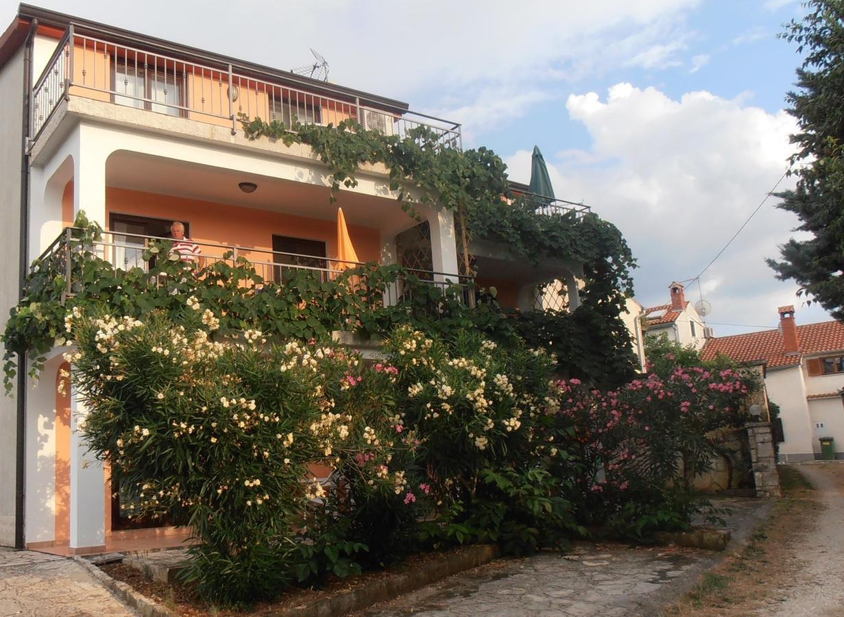 Apartments Coki Funtana Buitenkant foto