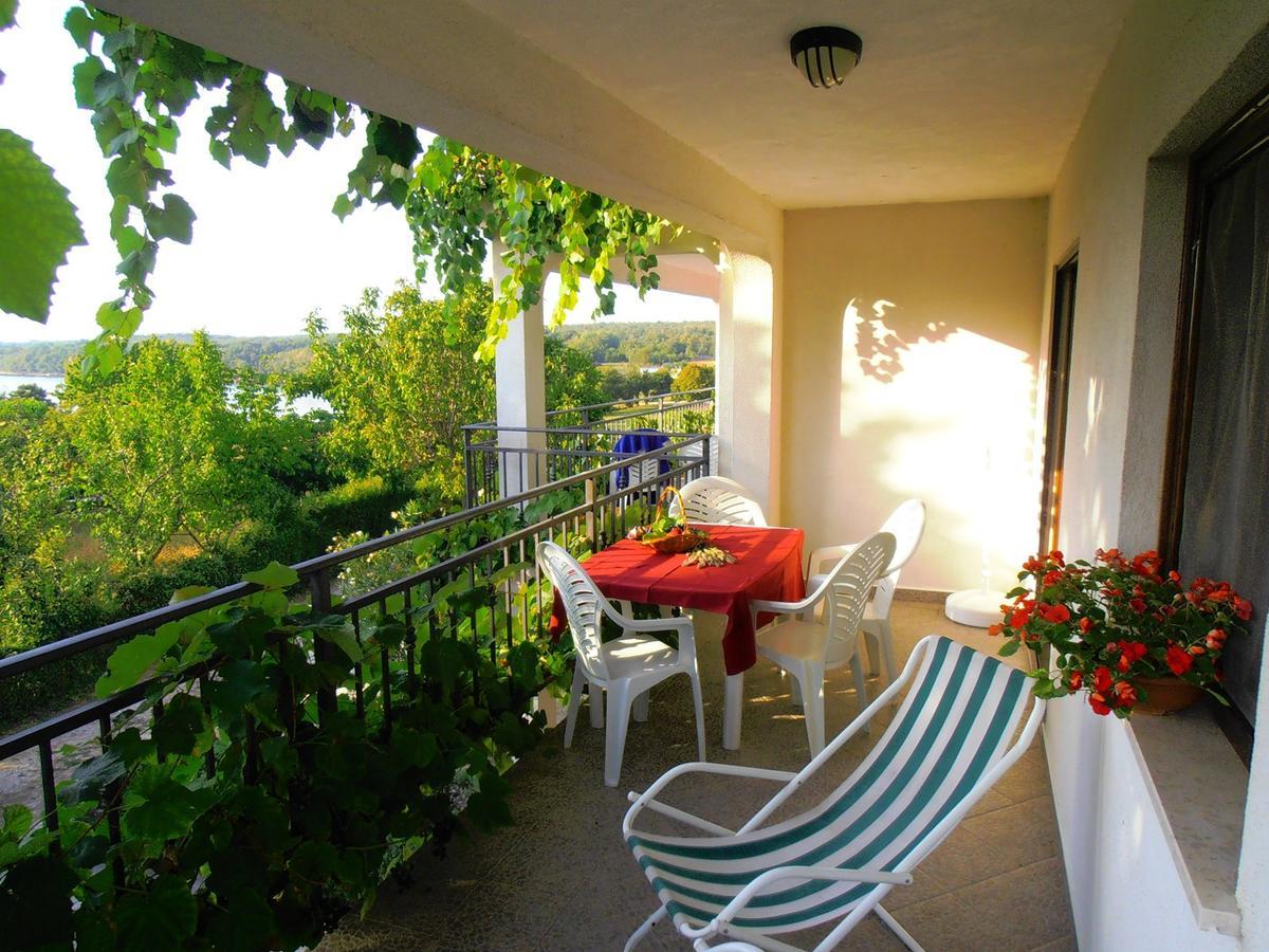 Apartments Coki Funtana Buitenkant foto