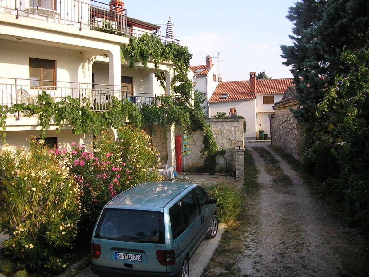 Apartments Coki Funtana Buitenkant foto