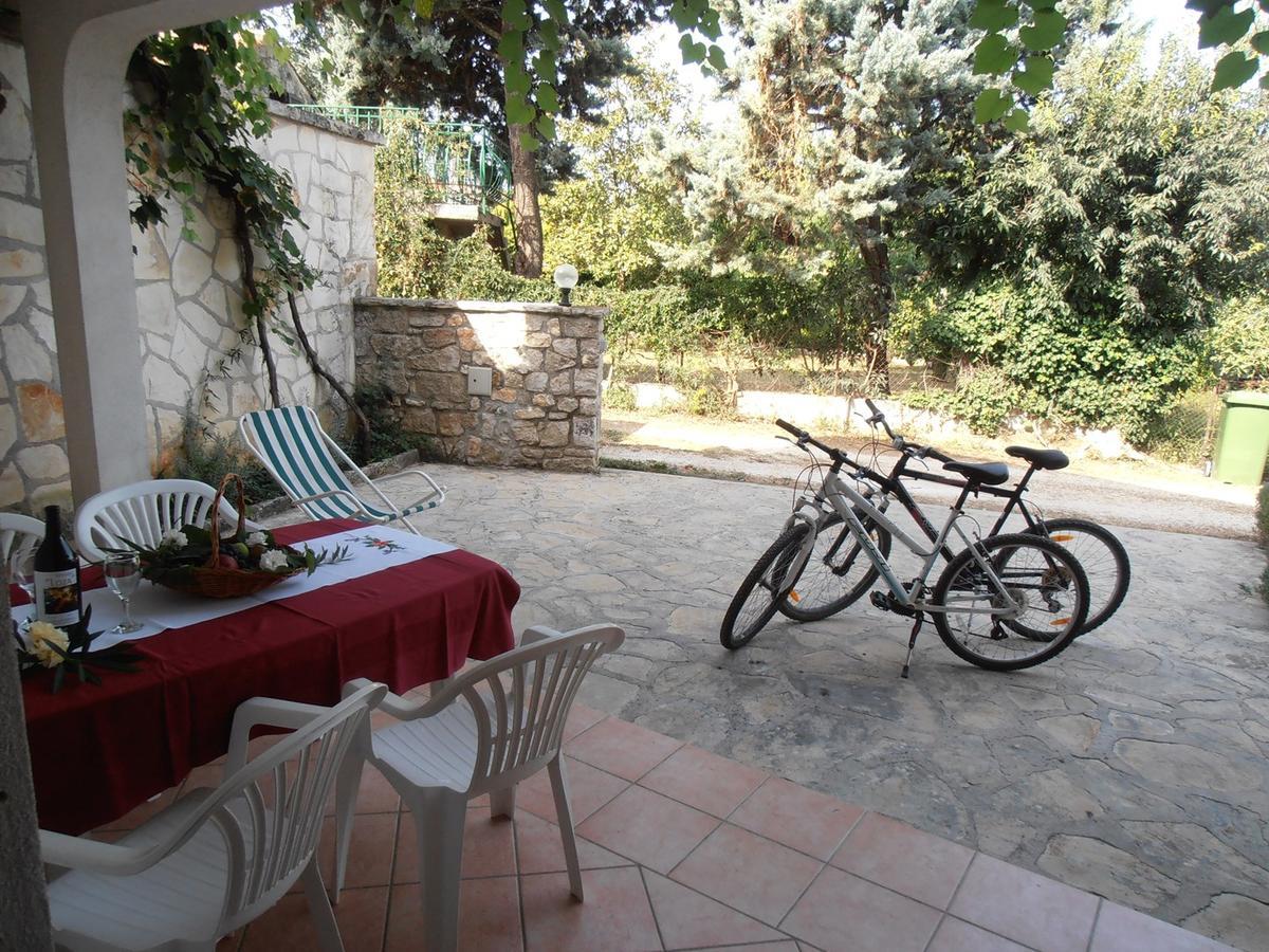 Apartments Coki Funtana Buitenkant foto