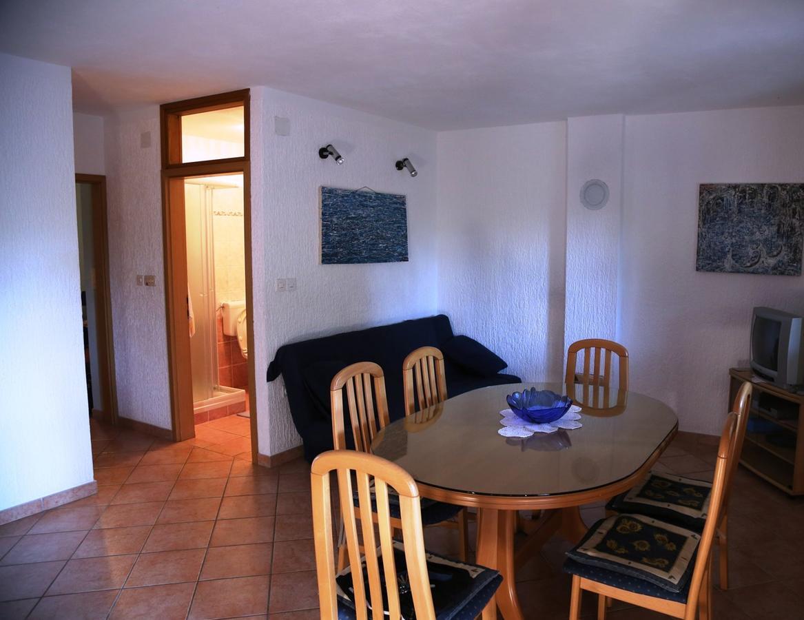Apartments Coki Funtana Buitenkant foto