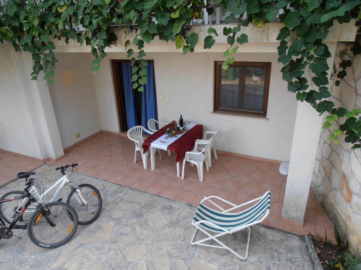 Apartments Coki Funtana Buitenkant foto
