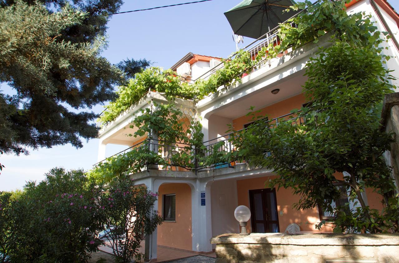 Apartments Coki Funtana Buitenkant foto