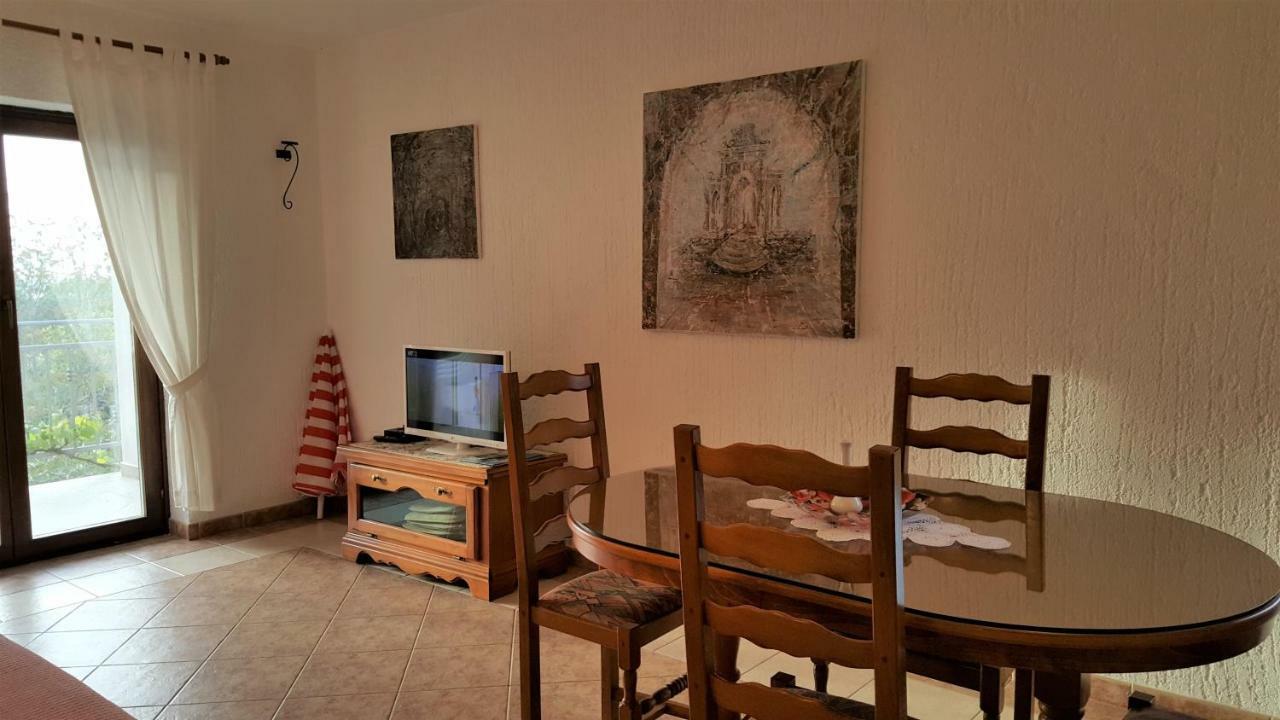 Apartments Coki Funtana Buitenkant foto